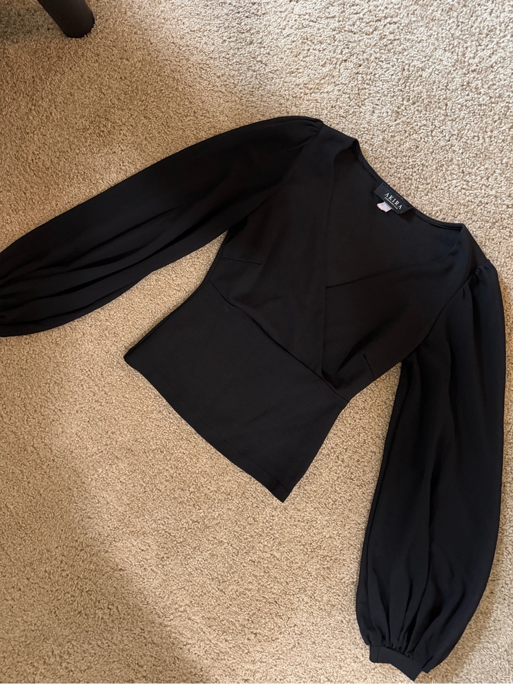 AKIRA Black Long-Sleeve Puff-Waist Blouse
